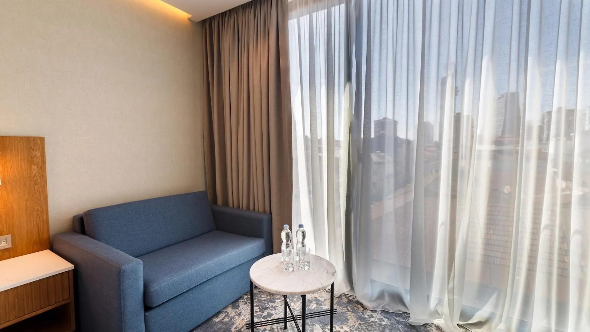 Piazza Epigraph Hotel Batumi 4*,